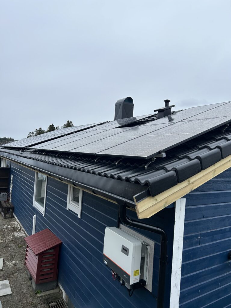 Taktekkin og solceller i Korsnesvegen 109