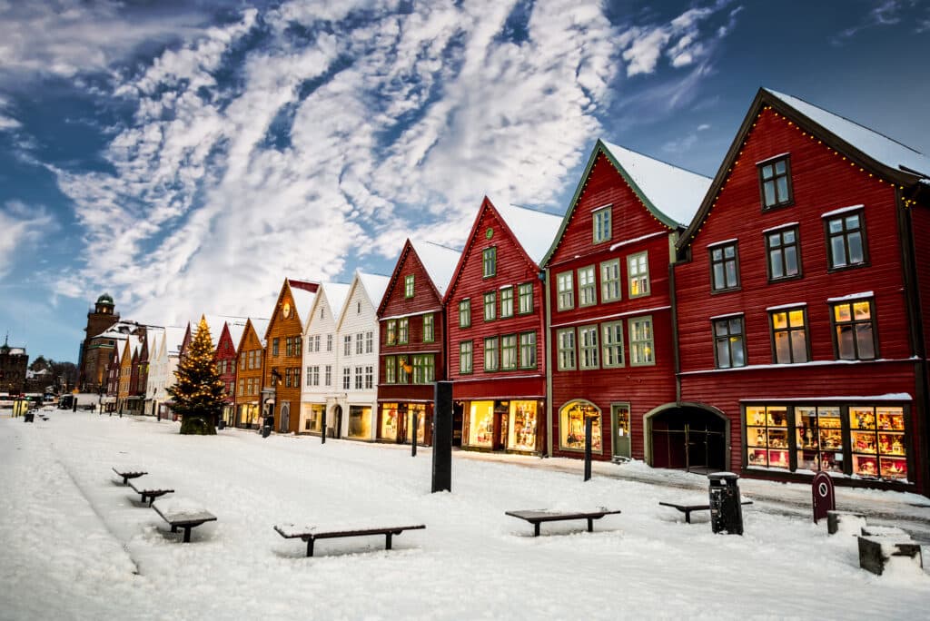 Bryggen i Bergen med snø
