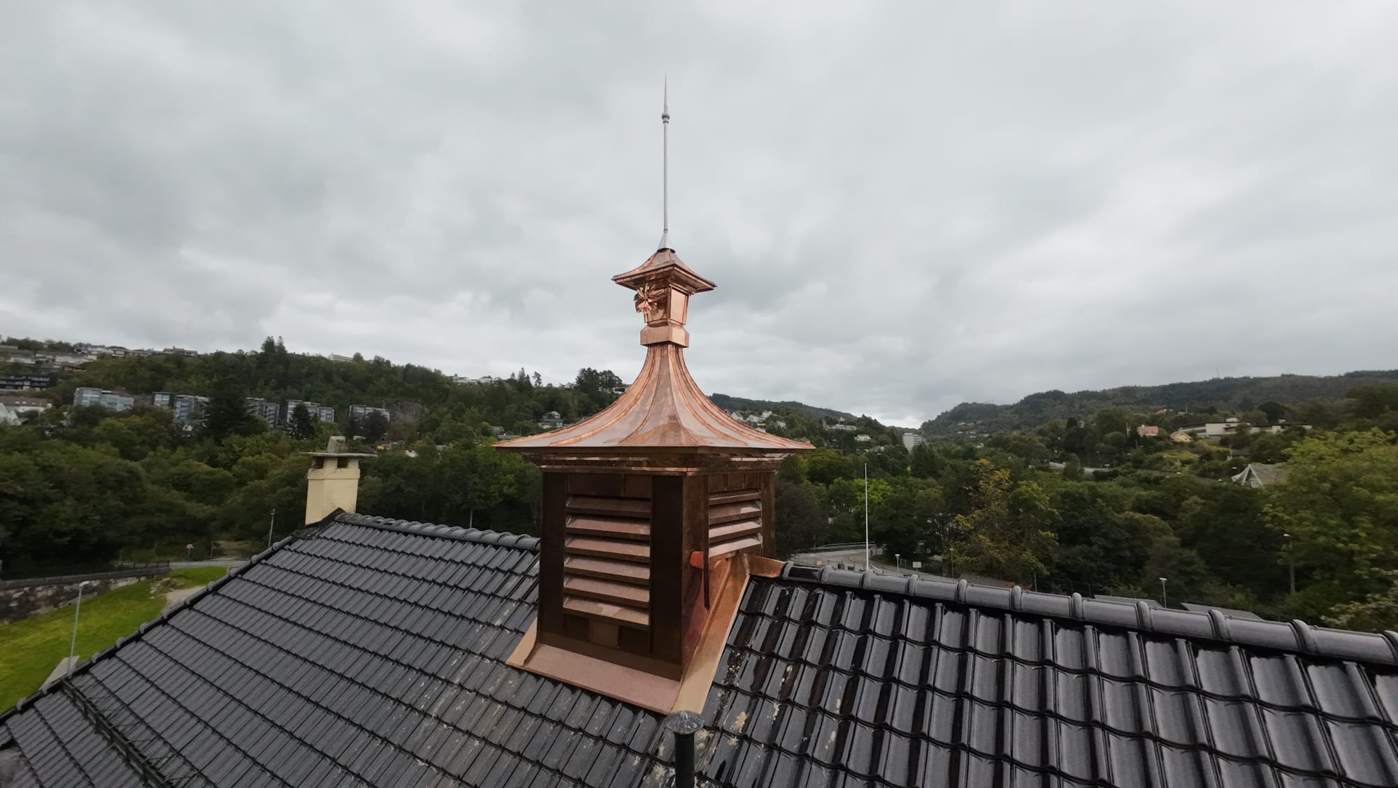 Midtun Skole – Restaurering og rehabilitering av kobber kuppel med spir.